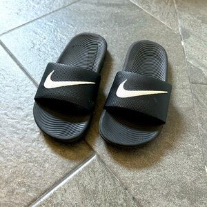 Nike Black Slide Sandals size 1 little kids